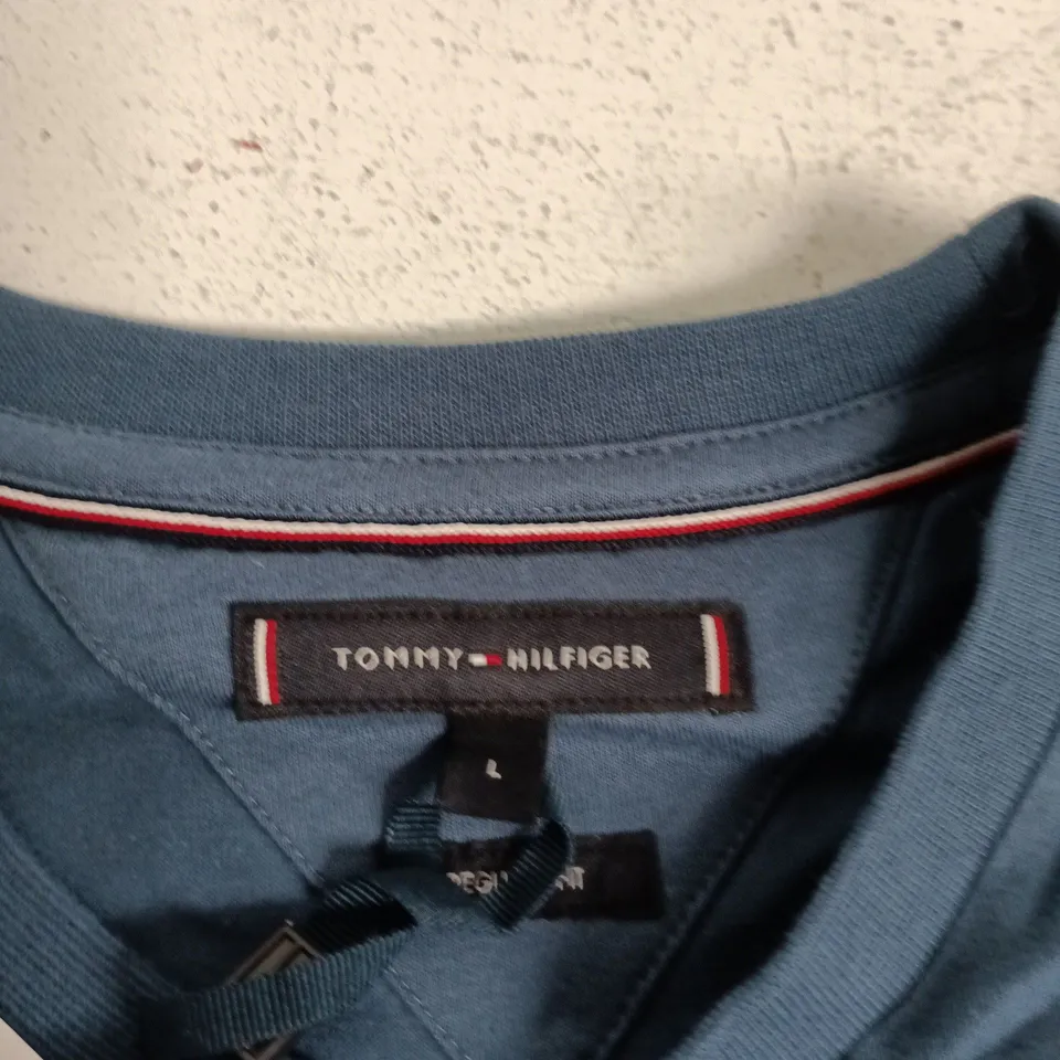 TOMMY HILFIGER T-SHIRT – NAVY – UK LARGE (L)