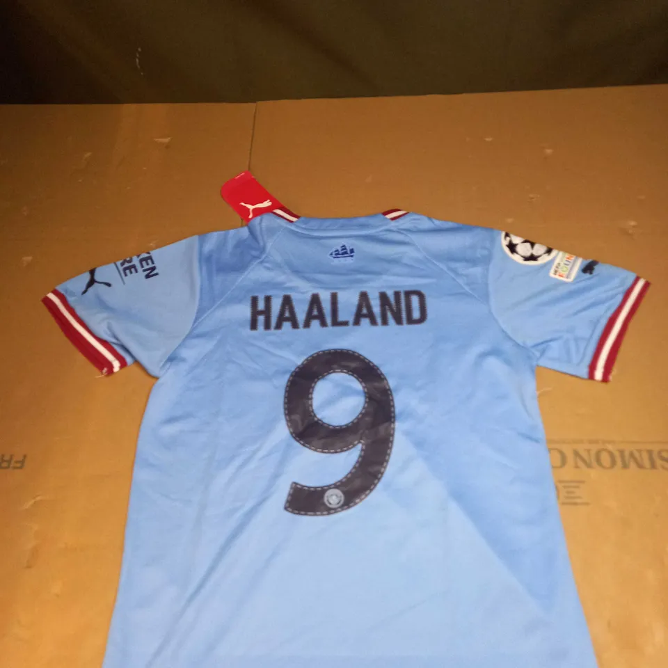 CHILDRENS MANCHESTER CITY FC FULL KIT SIZE 24 WITH HAALAND 9