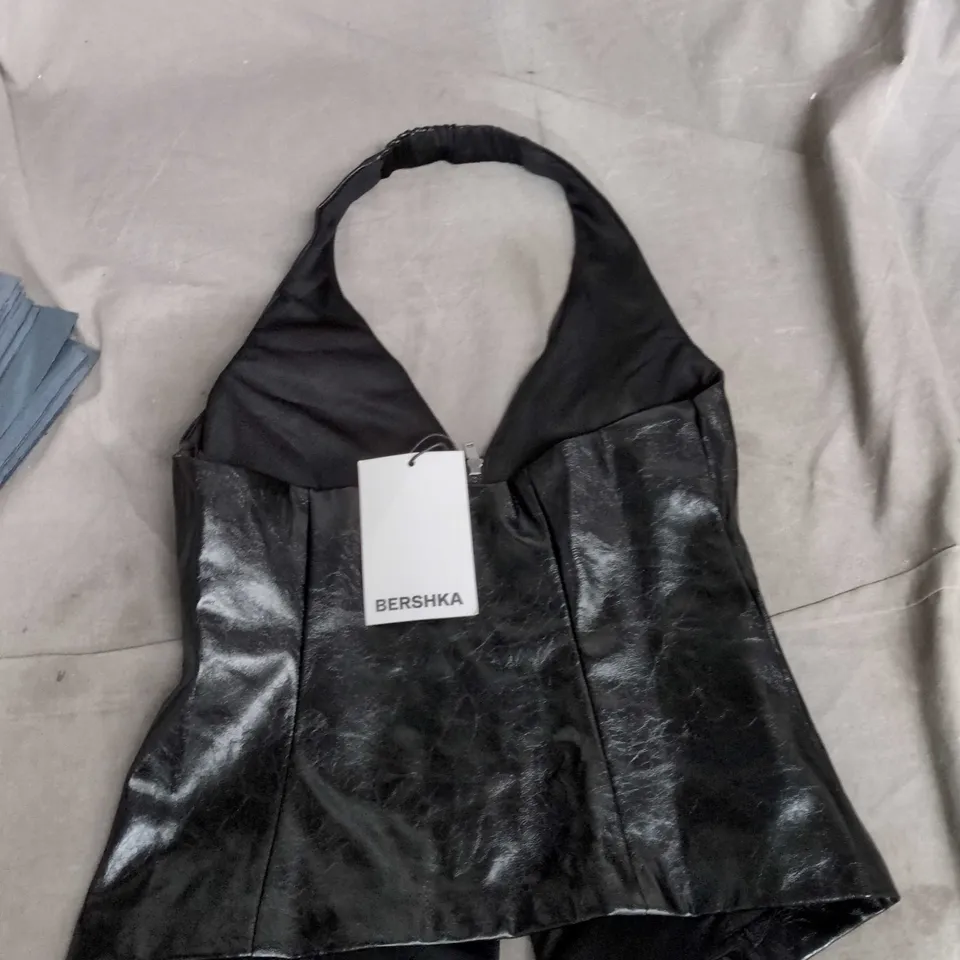 BOX OF APPROXIMATELY 20 ASSORTED CLOTHING ITEMS TO INCLUDE: PYJAMA BOTTOMS AND BERKSHA TOP