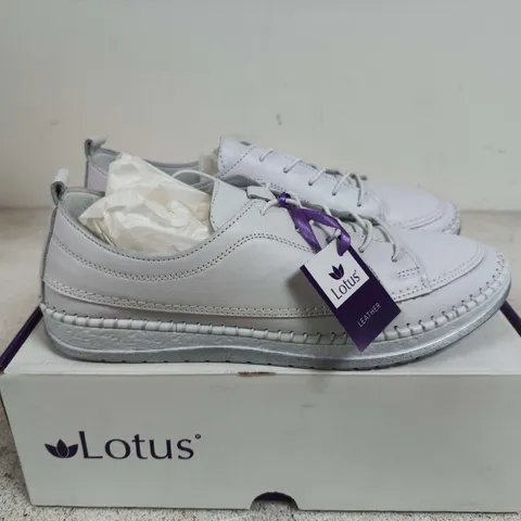 BOXED PAIR OF LOTUS RIMINI WHITE LEATHER SHOES – EU 41 (UK 7)