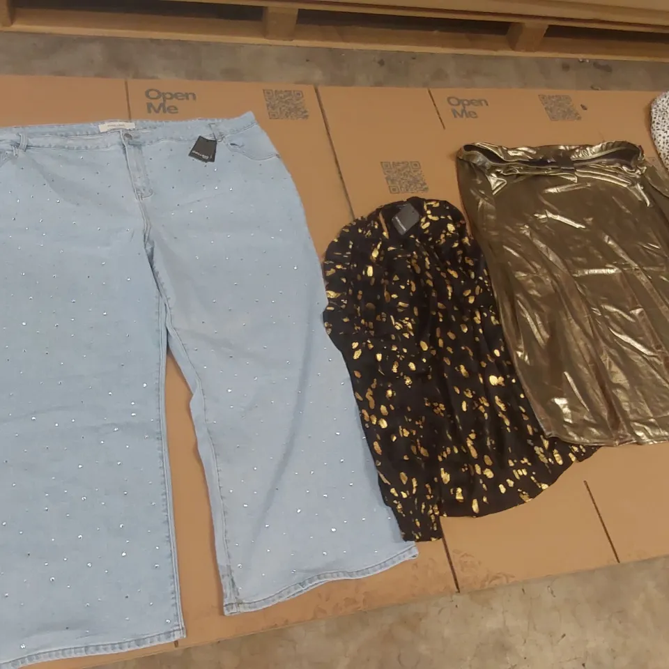 PALLET CONTAINING APPROXIMATELY 700X BRAND NEW ASSORTED DESIGNER CLOTHING ITEMS INCLUDING: JD WILLIAMS JEANS, SKIRTS, TOPS ECT