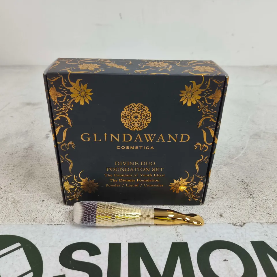 GLINDAWAND COSMETICA DIVINE DUO FOUNDATION SET WITH BRUSH