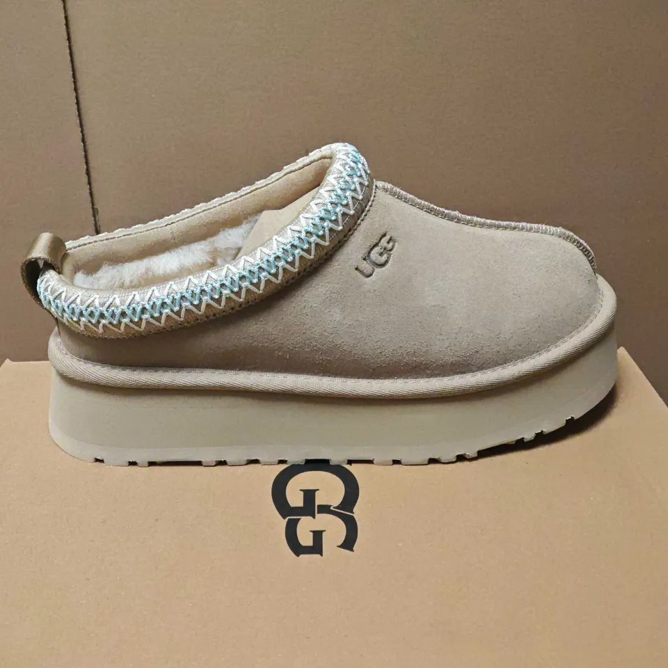 BOXED UGG TAZZ II WOMEN’S SLIPPERS – BEIGE SUEDE WITH SHEARLING LINING (UK 4)