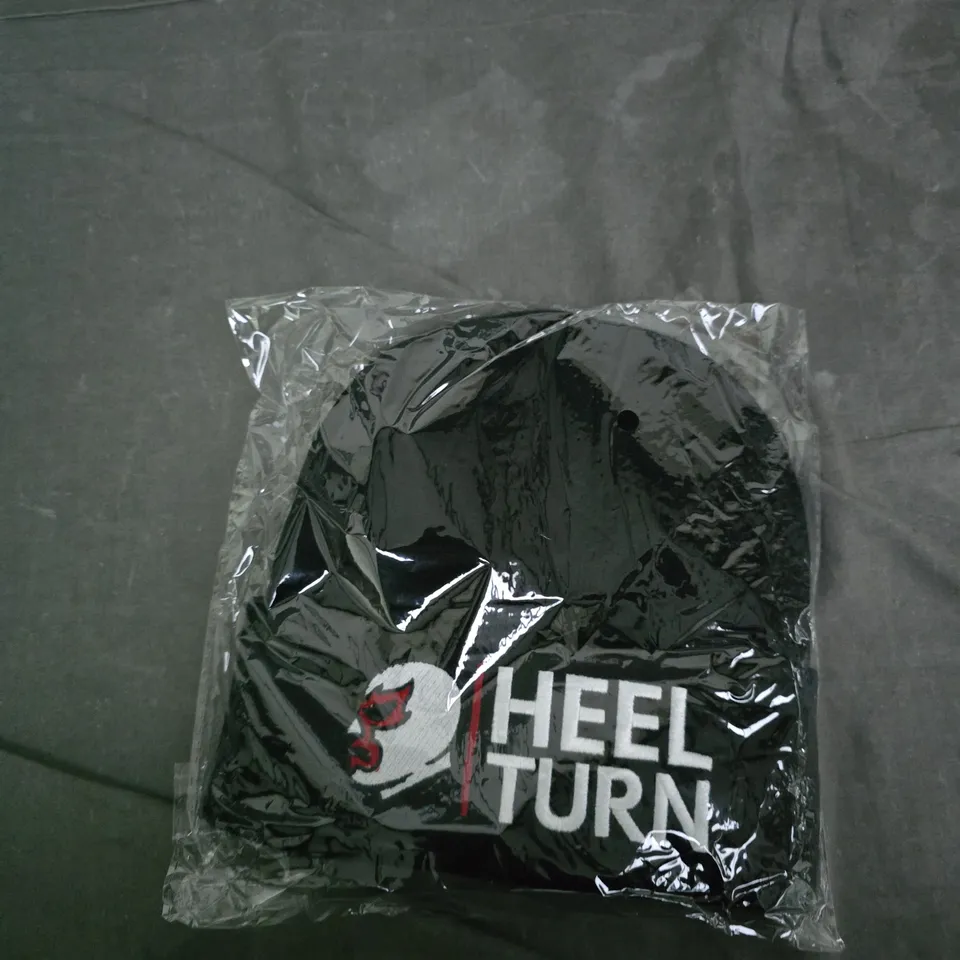 BOX OF APPROXIMATELY 20 CLOTHING ITEMS INCLUDING: BLACK TSHIRT WITH GRAPHIC, BLACK HAT AND GREY SHIRT WITH GRAPHIC