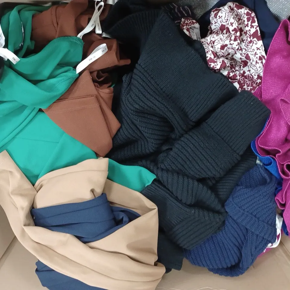 BOX OF APPROX 30 ASSORTED CLOTHING ITEMS TO INCLUDE - D&CO - KIM&CO, RUTH LANGSFORD ECT
