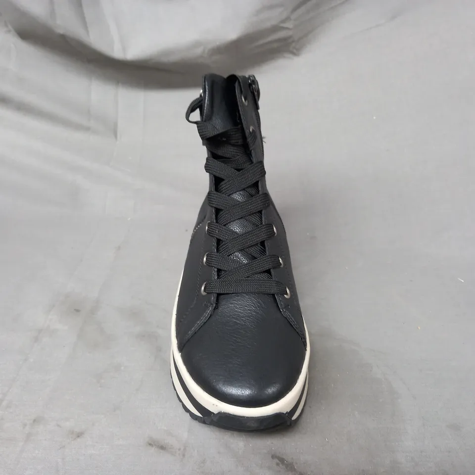 BOXED PAIR OF RIEKER HIGH TOP TRAINERS IN BLACK SIZE 6.5