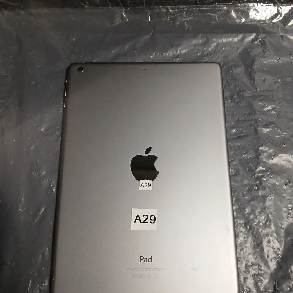 APPLE IPAD AIR 1ST GEN TABLET – SILVER - MODEL A1474