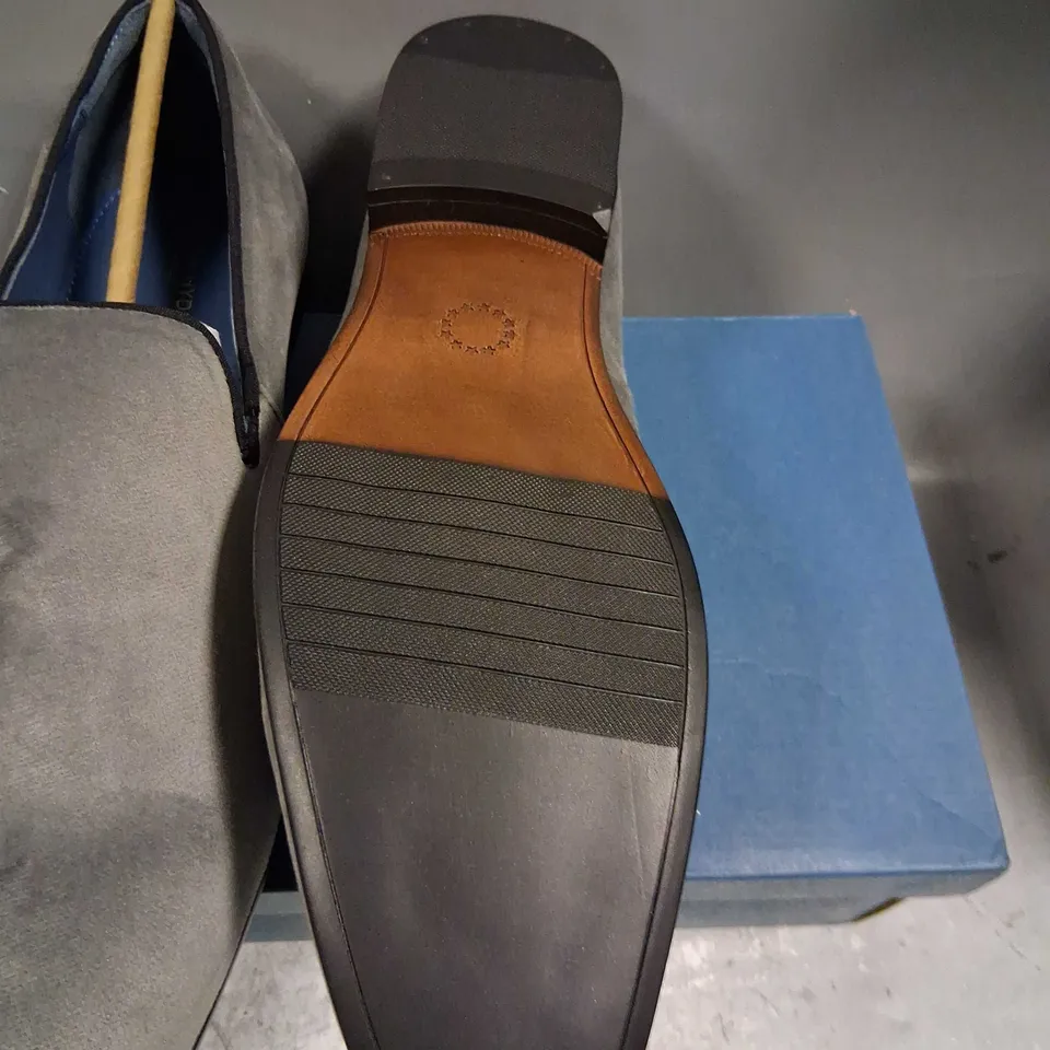 BOXED OSWIN HYDE ALFIE GREY VELVET LOAFER WITH LEATHER LINING SIZE 12