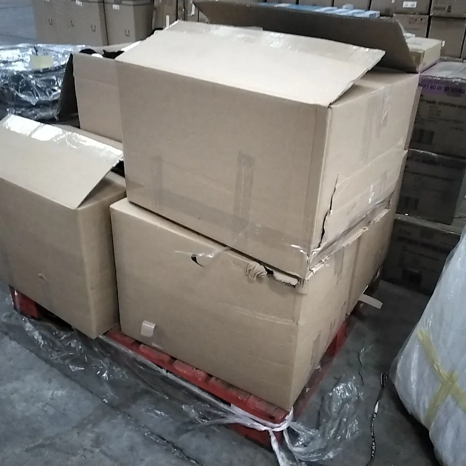 PALLET TO CONTAIN A VERY LARGE QUANTITY OF ASSORTED BRAND NEW BEACH TOWELS - COLOURS VARY, APPROXIMATELY 71 x 152cm EACH