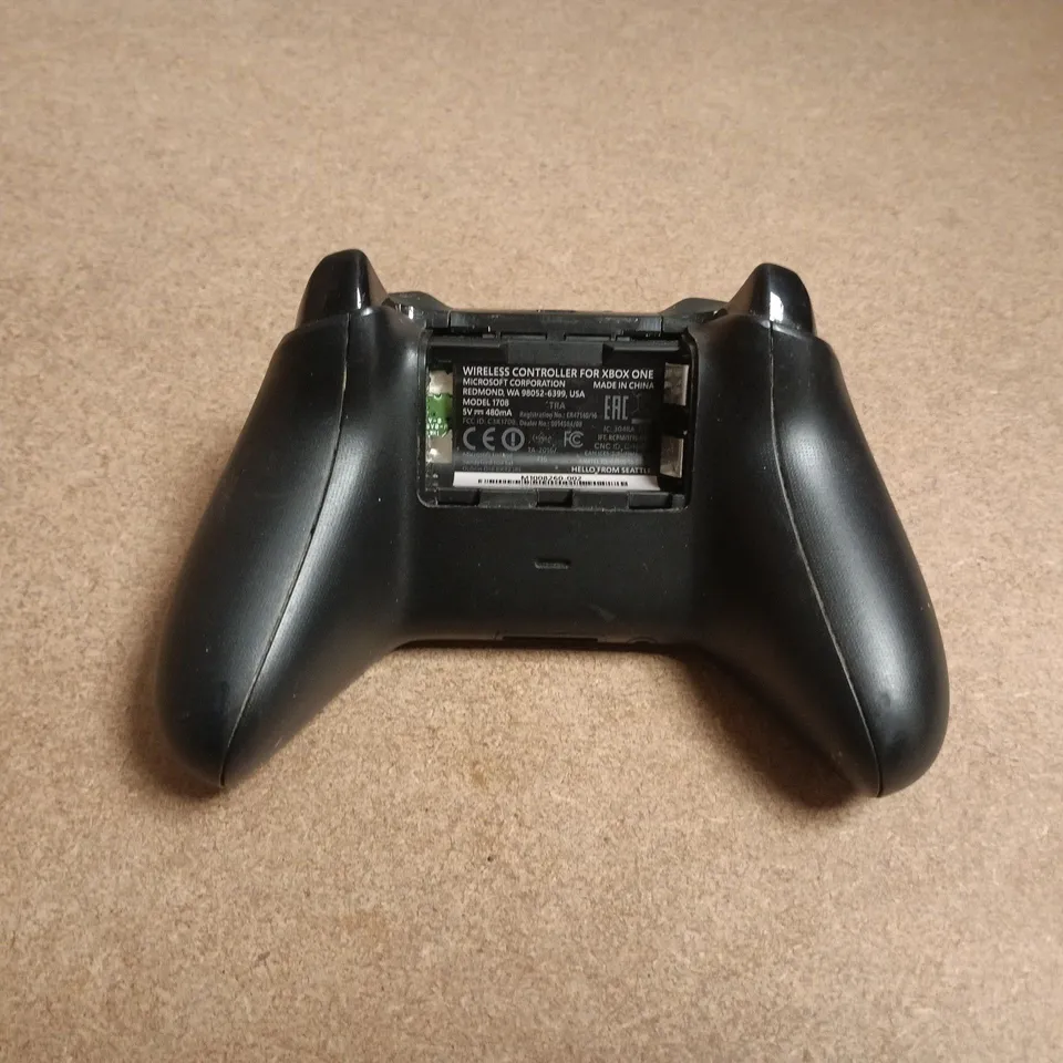 MICROSOFT XBOX ONE WIRELESS CONTROLLER IN BLACK MODEL 1708