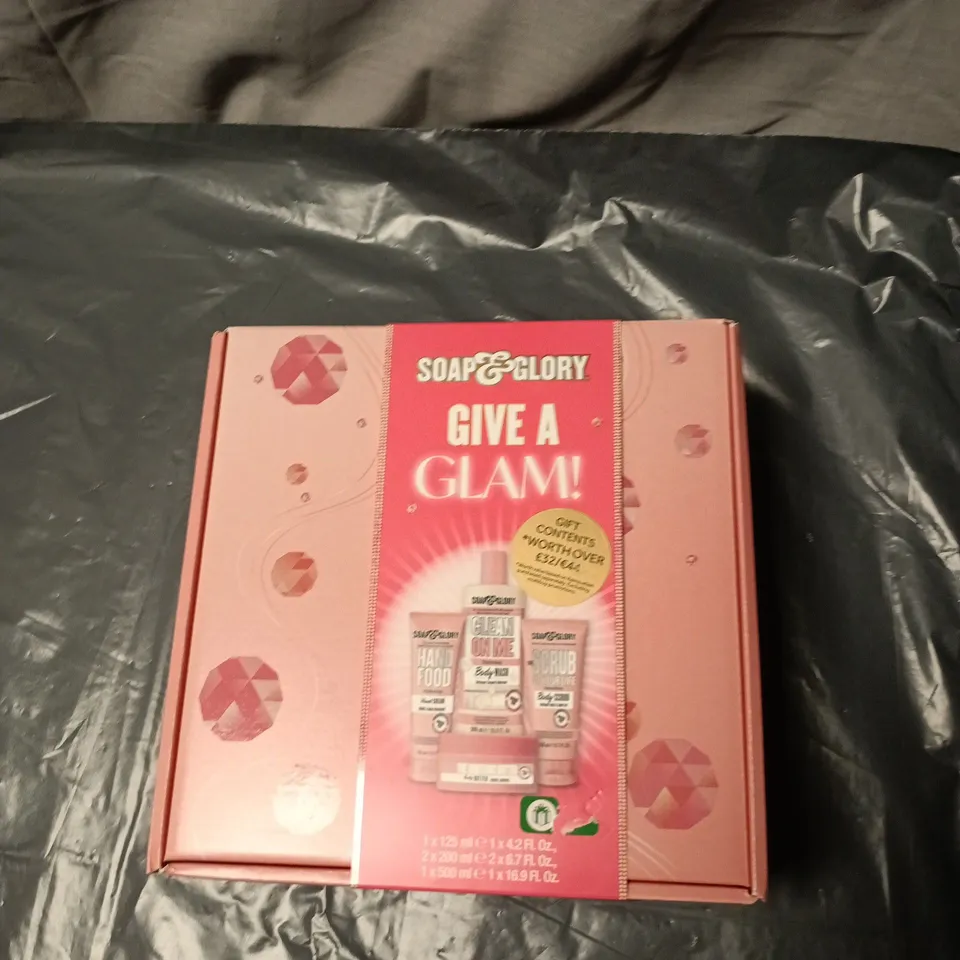 SOAP & GLORY GIVE A GLAM! GIFT SET – BATH & BODY