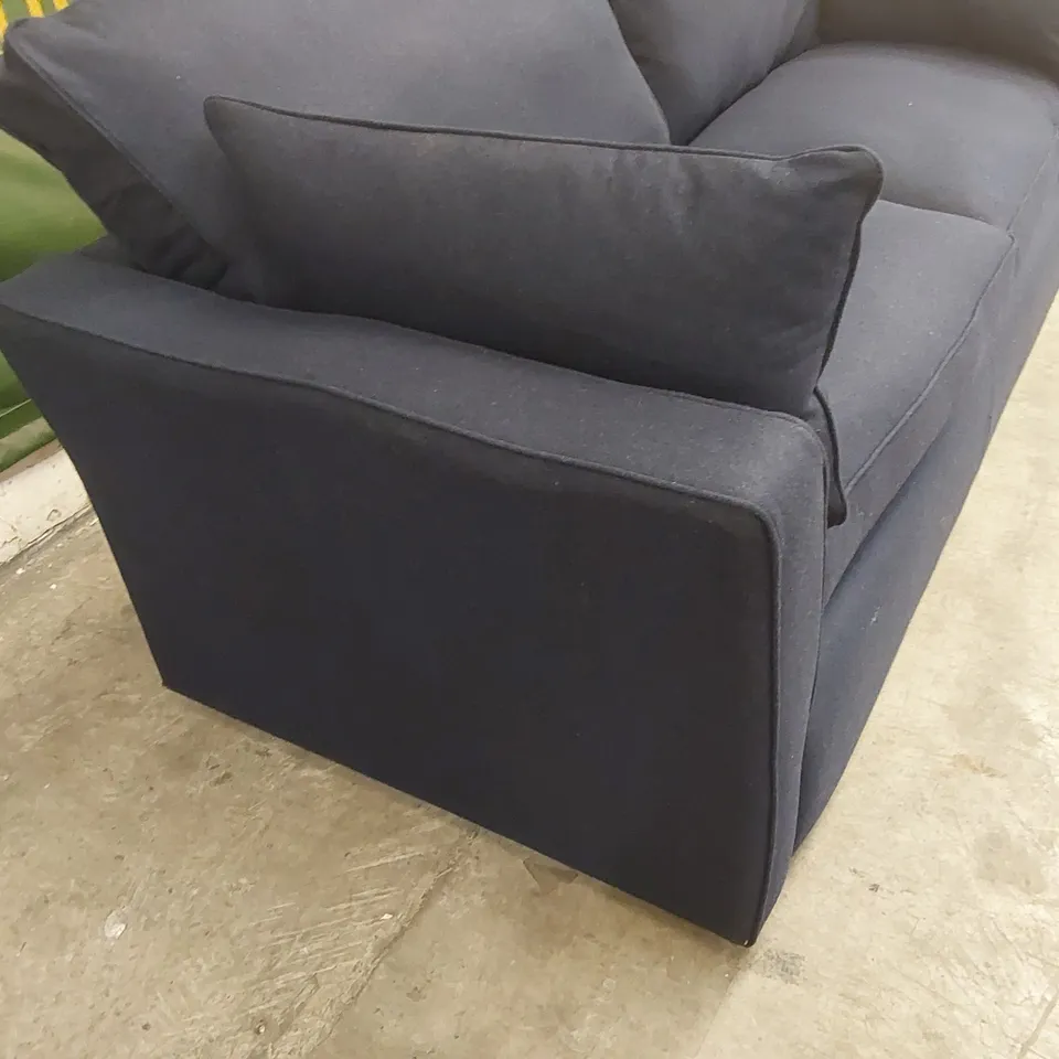 THE AMESBURY QUAITLY DESIGNER 3.5 SEATER SOFA - BLUE