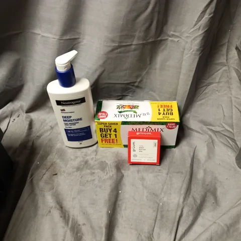 APPROXIMATELY 20 ASSORTED HEALTH AND BEAUTY ITEMS INCLUDING NEUTROGENA DEEP MOISTURE BODY LOTION, GRUUM VOITA BODY BUTTER BAR AND MEDIMAX SOAP WITH 18 HERBS