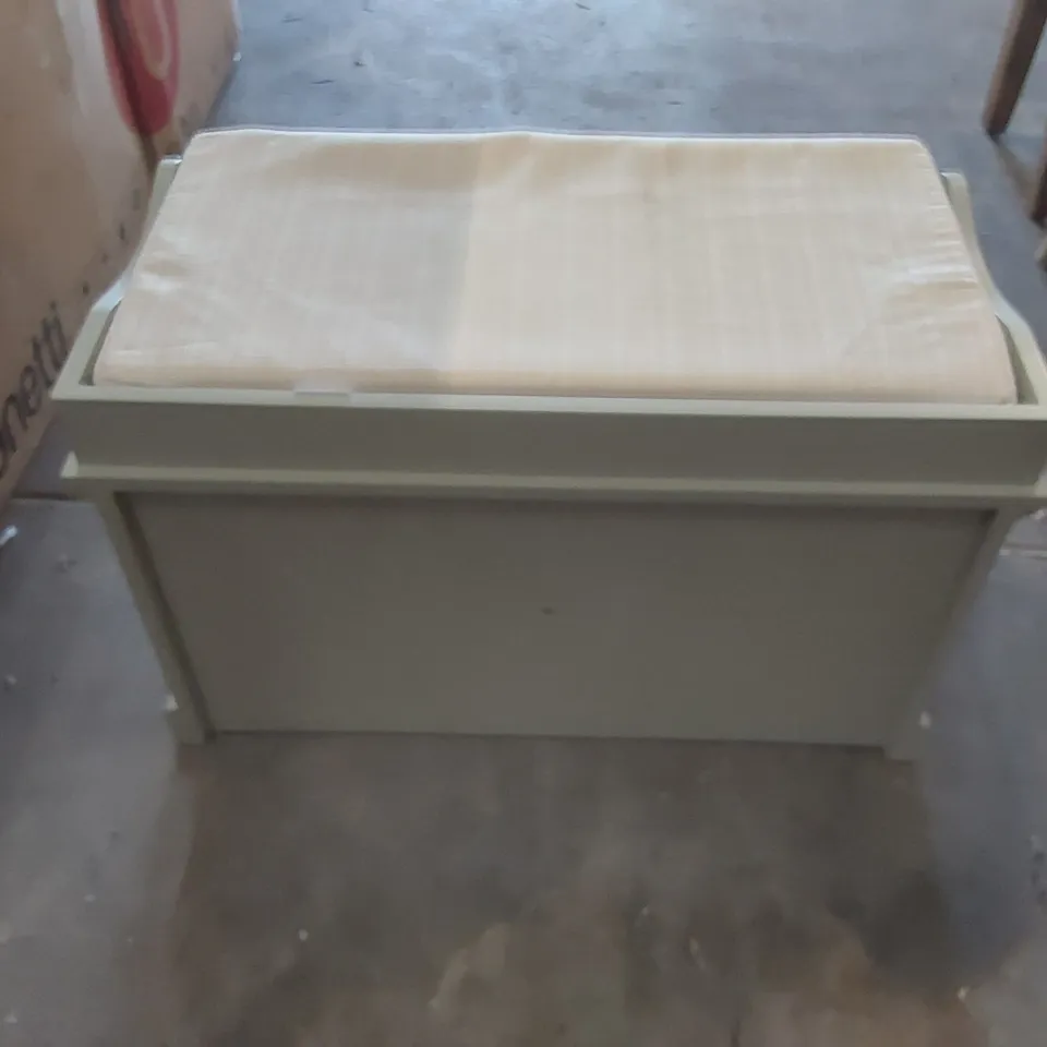 TETBURY BENCH WITH 2 BROWN FAUX RATTAN BASKETS AND CREAM CUSHION- SAGE GREEN