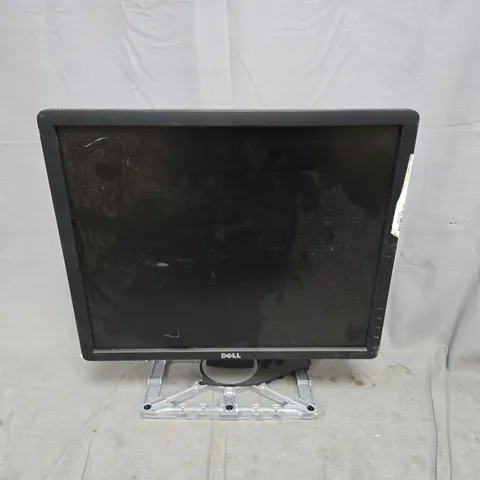 DELL MONITOR – ON STAND