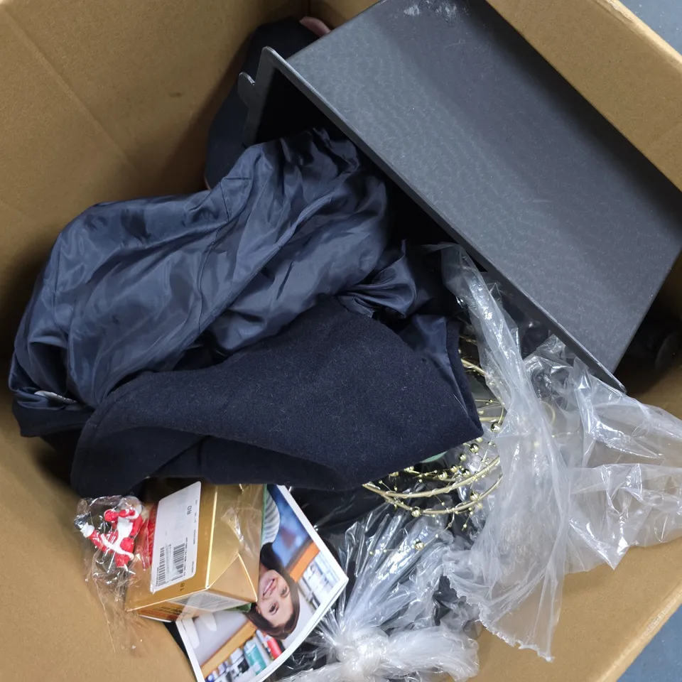 APPROXIMATELY 12 ASSORTED ITEMS TO INCLUDE SUNAGOR MINI-POCKET BINOCULARS, WALKING POLES, 8 INCH ELECTRIC SKILLET, ETC - COLLECTION ONLY