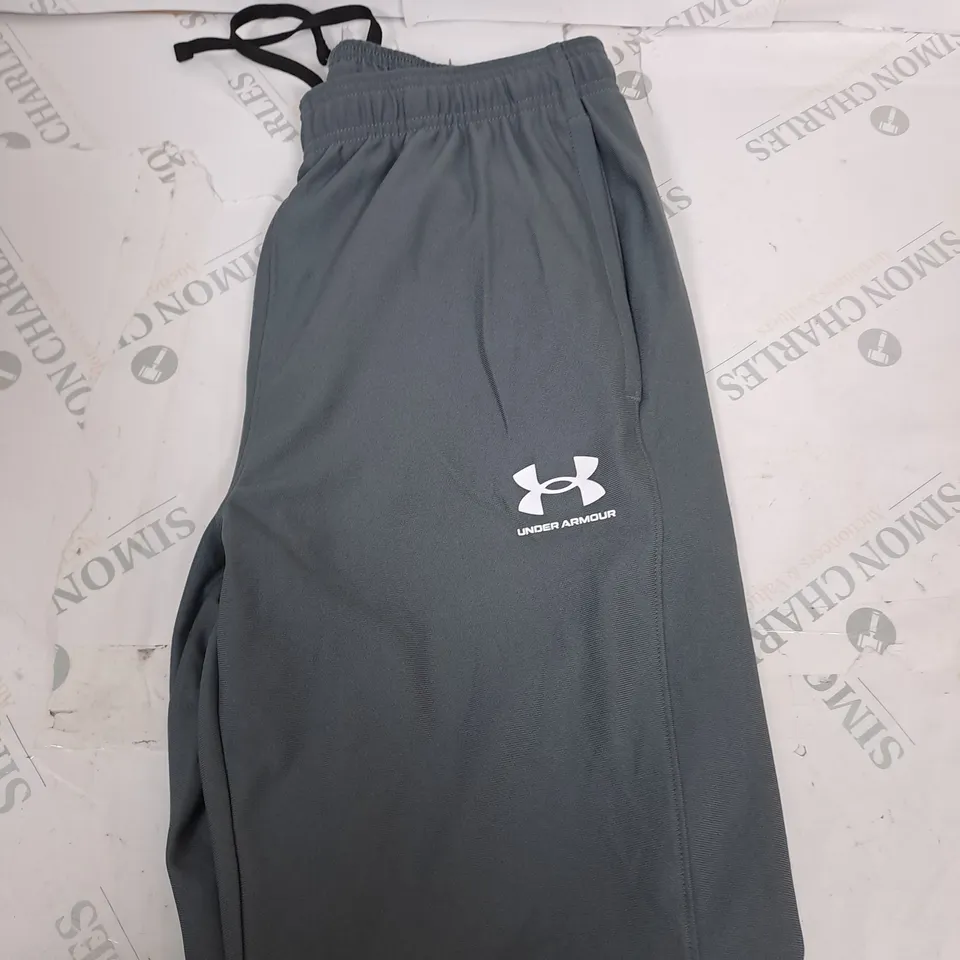 UNDER ARMOUR GRAPHIC TRACKSUIT BOTTOMS SIZE M