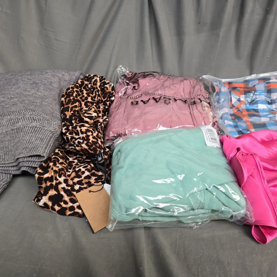 BOX OF ASSORTED CLOTHING ITEMS IN VARIOUS COLOURS, STYLE AND SIZES 