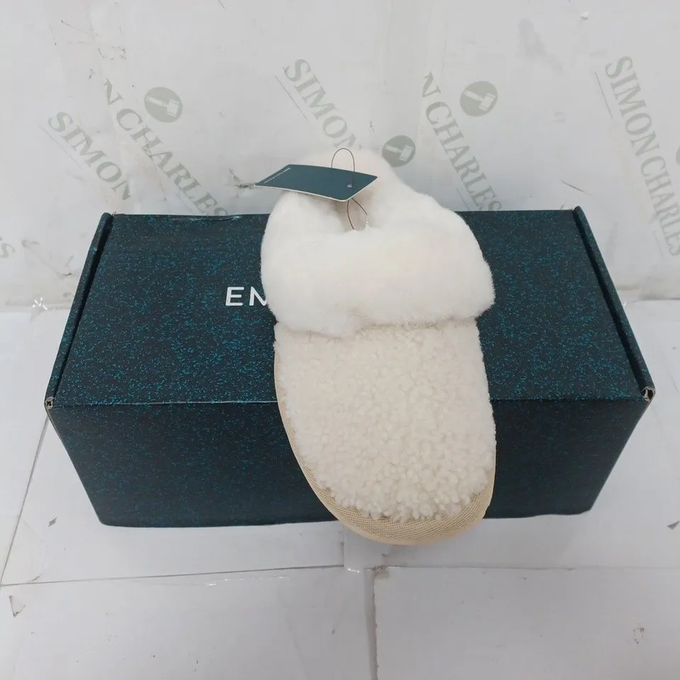 BOXED PAIR OF EMU AUSTRALIA SLIPPERS IN NATURAL SIZE 6