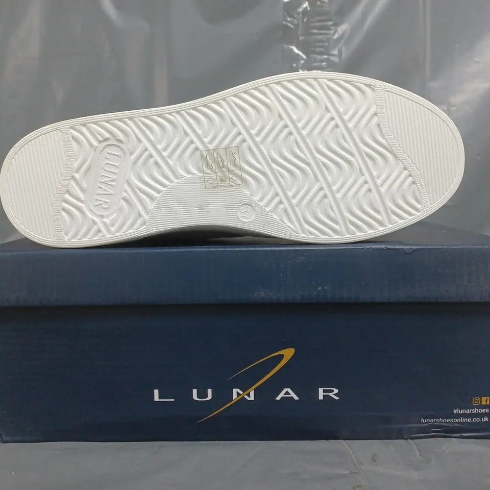 BOXED PAIR OF LUNAR SIDE-ZIP QUILTED STYLE SHOES IN BEIGE SIZE UK 4