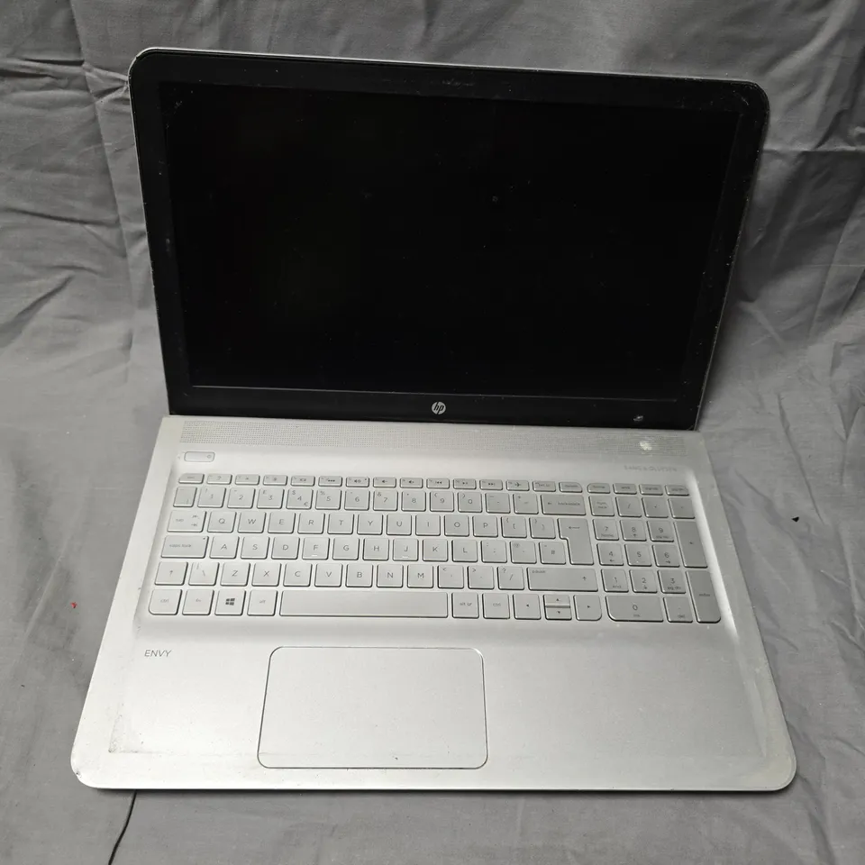 HP ENVY LAPTOP – SILVER