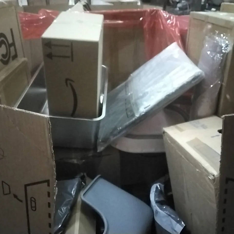 PALLET OF HOUSEHOLD ITEMS TO INCLUDE VIBRATION PLATE, LAPTOP DESK, WREATH,PIANO FITNESS RACK AND OTHER ASSORTED ITEMS...