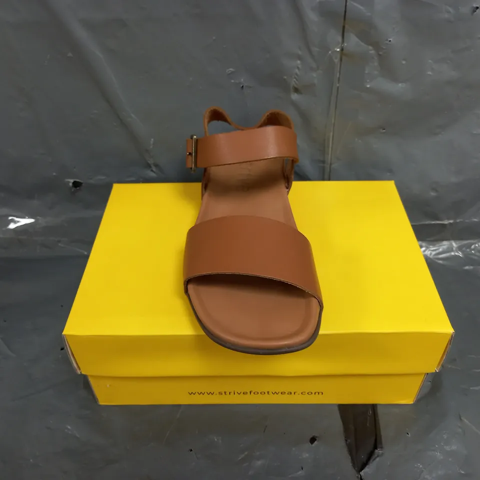 BOXED STRIVE LEATHER CARA SANDALS SIZE 6