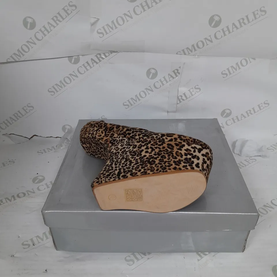 BOXED PAIR OF CASSANDRA PLATFORM SHOE IN LEOPARD SUEDE SIZE 4