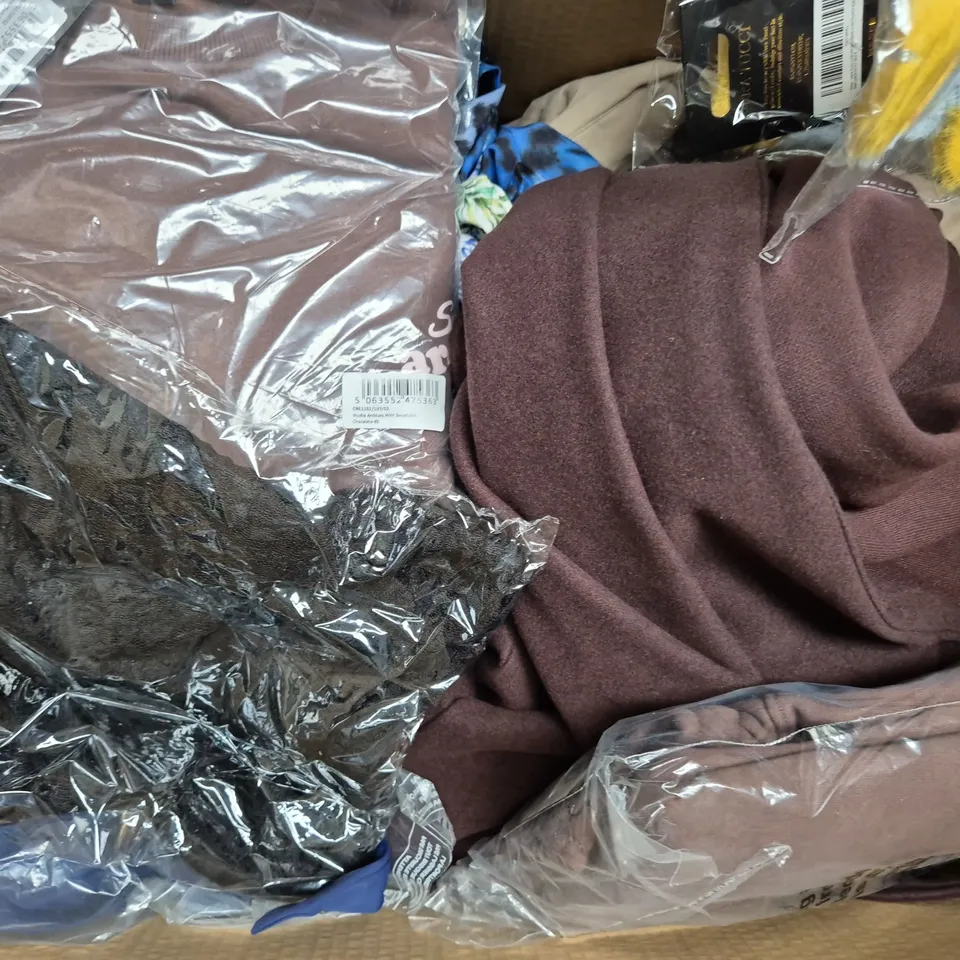 BOX OF APPROXIMATELY 20 ASSORTED CLOTHING AND FASHION ITEMS IN VARIOUS STYLES, SIZES, AND COLOURS - COLLECTION ONLY