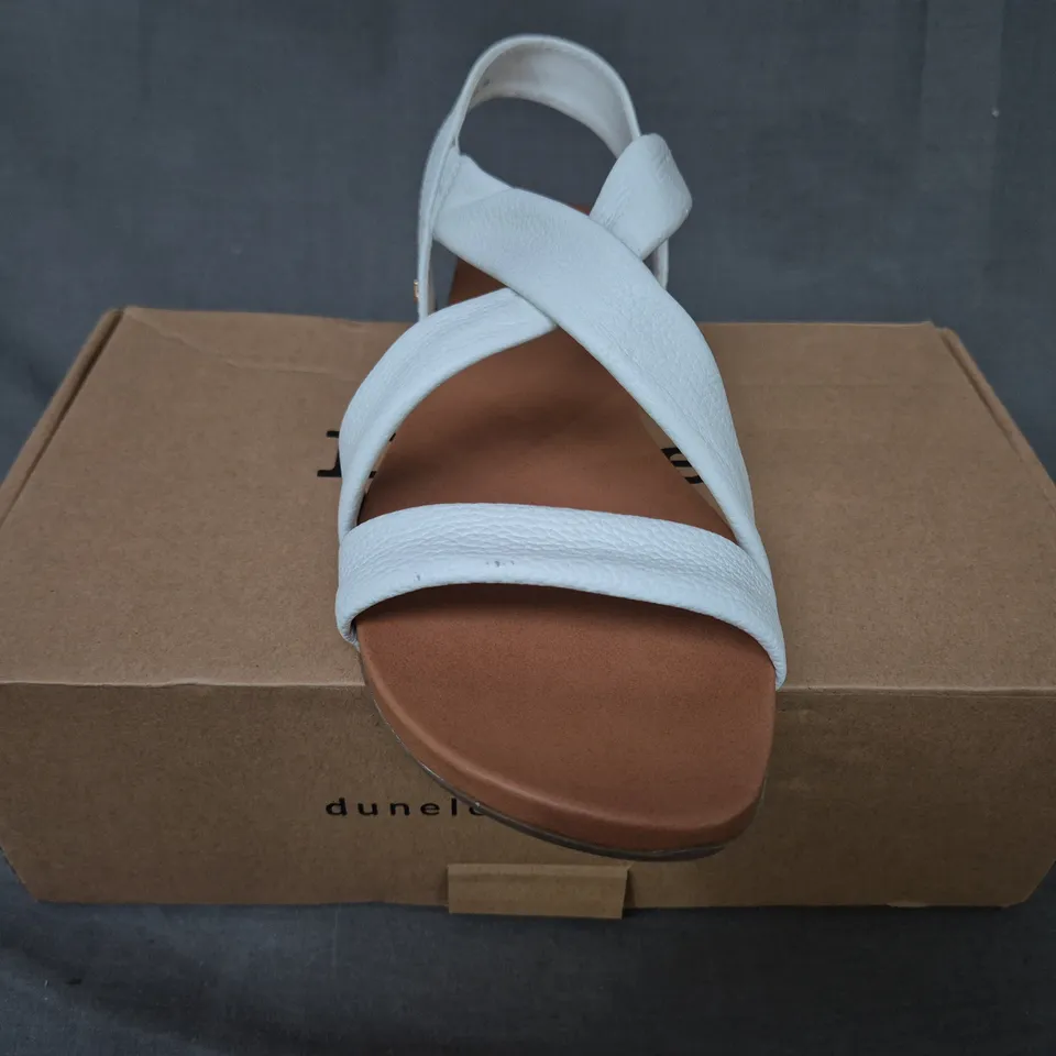 BOXED PAIR OF DUNE LONDON 487 LANDIES OPEN TOE SANDALS IN WHITE SIZE 5