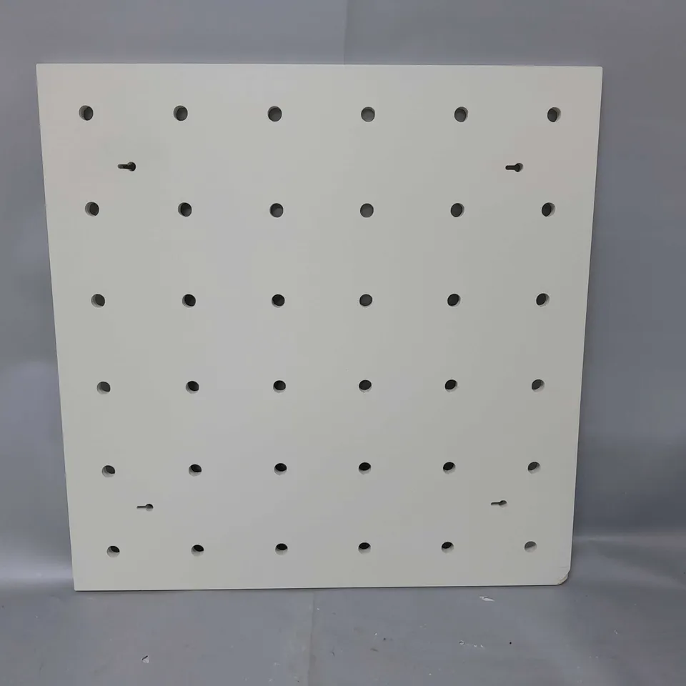 BOXED BUNDLEBERRY BY AMANDA HOLDEN WOODEN PEG BOARD