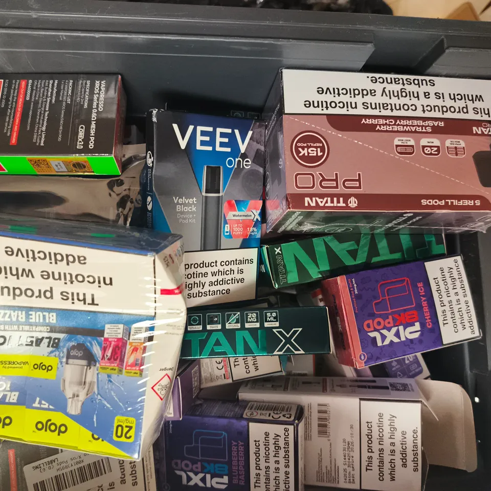APPROXIAMTELY 20 ASSORTED VAPING PRODUCTS - COLLECTION ONLY
