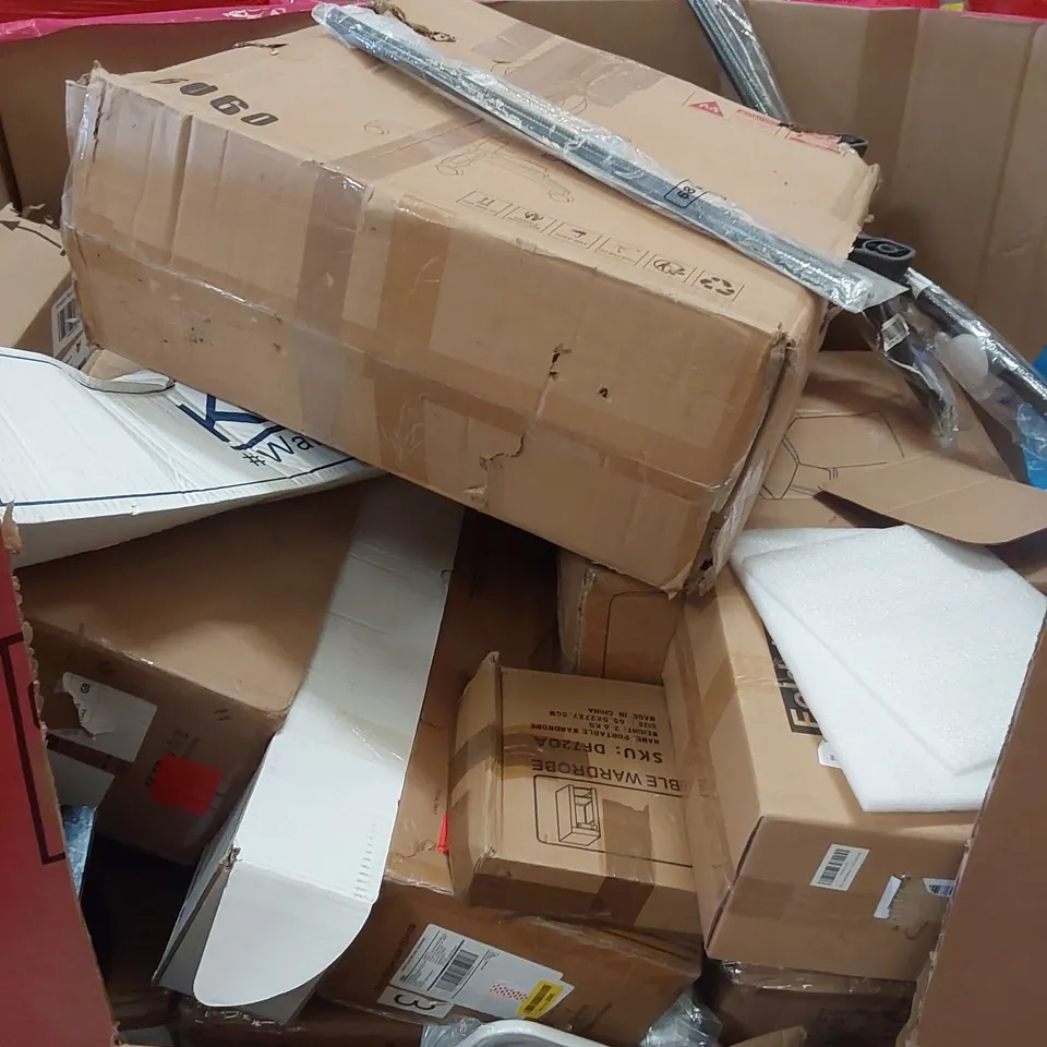 PALLET CONTAINING VARIOUS ASSORTED BOXED HOUSEHOLD ITEMS TO INCLUDE: OFFICE CHAIRS, BOXED FURNITURE ETC