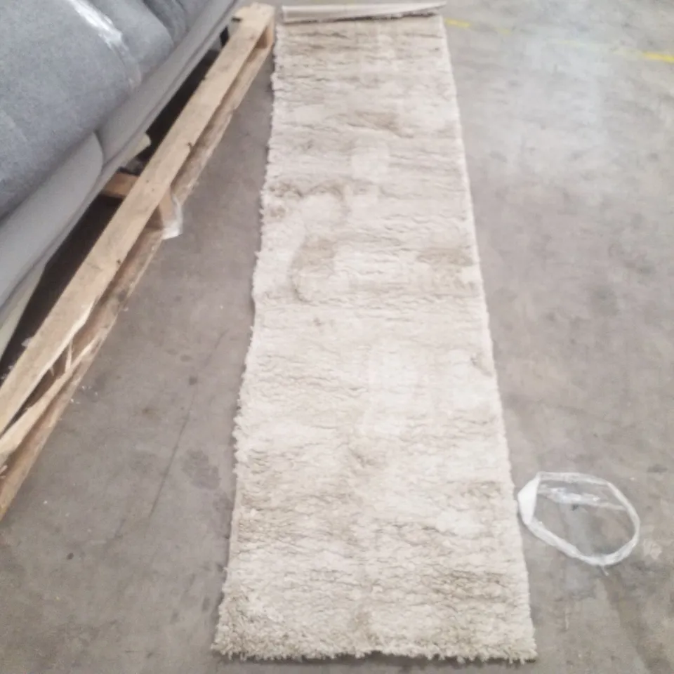 QUALITY DESIGNER AREA RUG - APPROXIMATELY  225X80CM