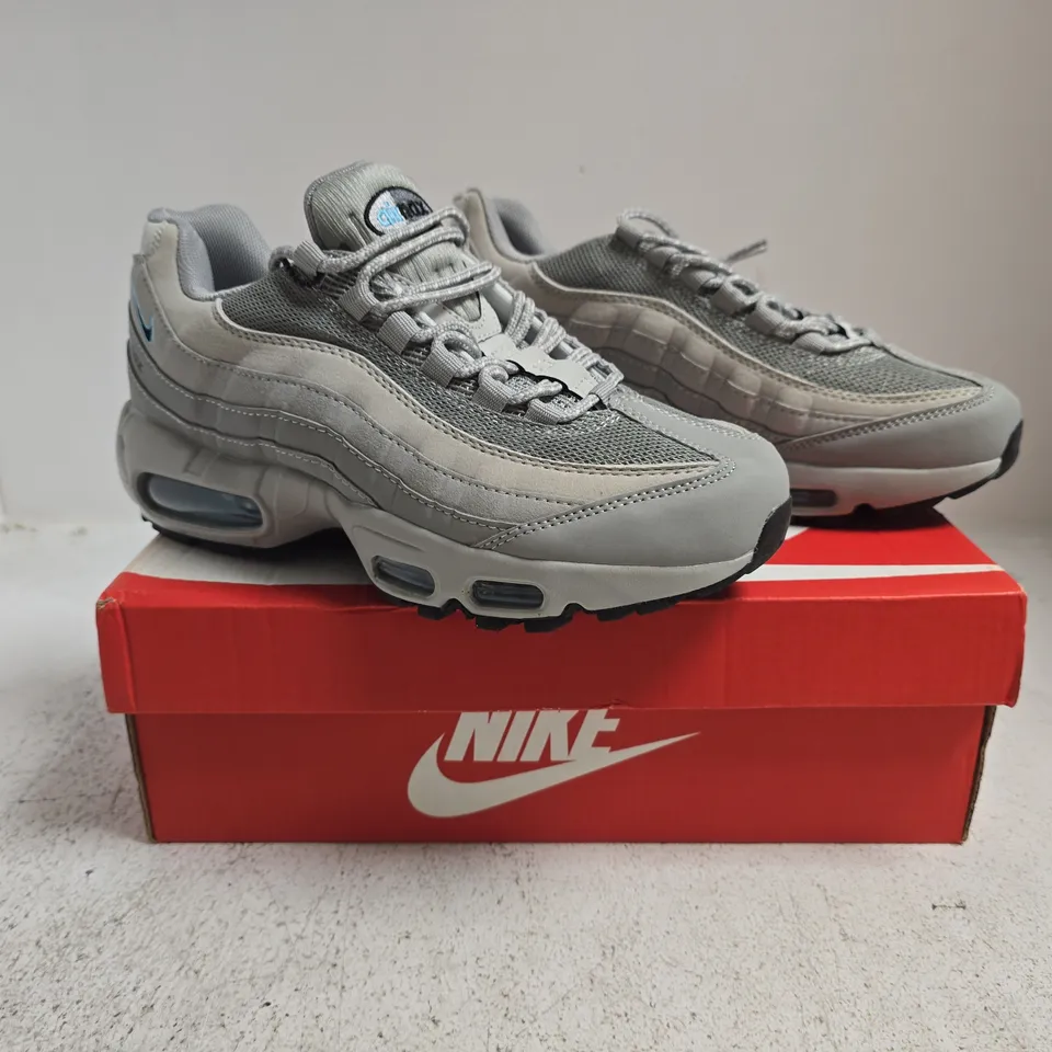 BOXED PAIR OF NIKE AIR MAX 95 TT TRAINERS IN GREY SIZE UK 6