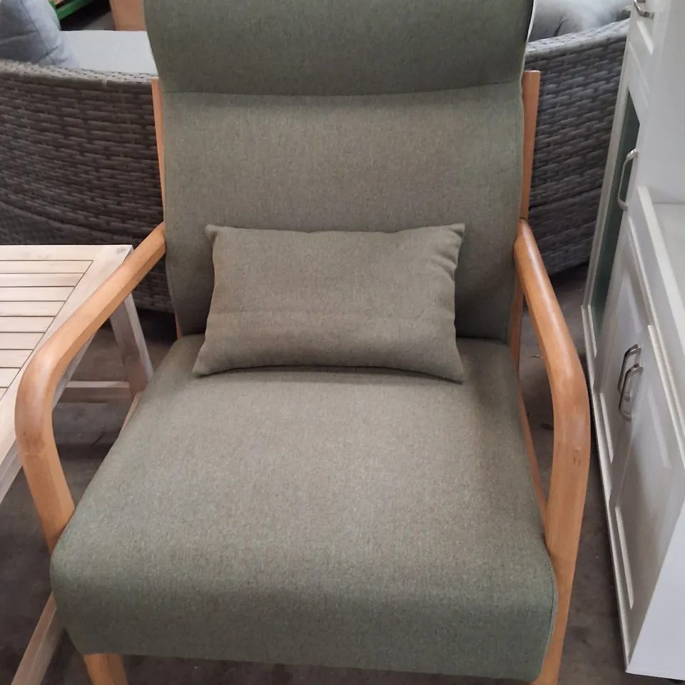 66CM WIDE MID CENTURY SOLID WOODFRAME UPHOLSTERED ARMCHAIR WITH LUMBER SUPPORT PILLOW