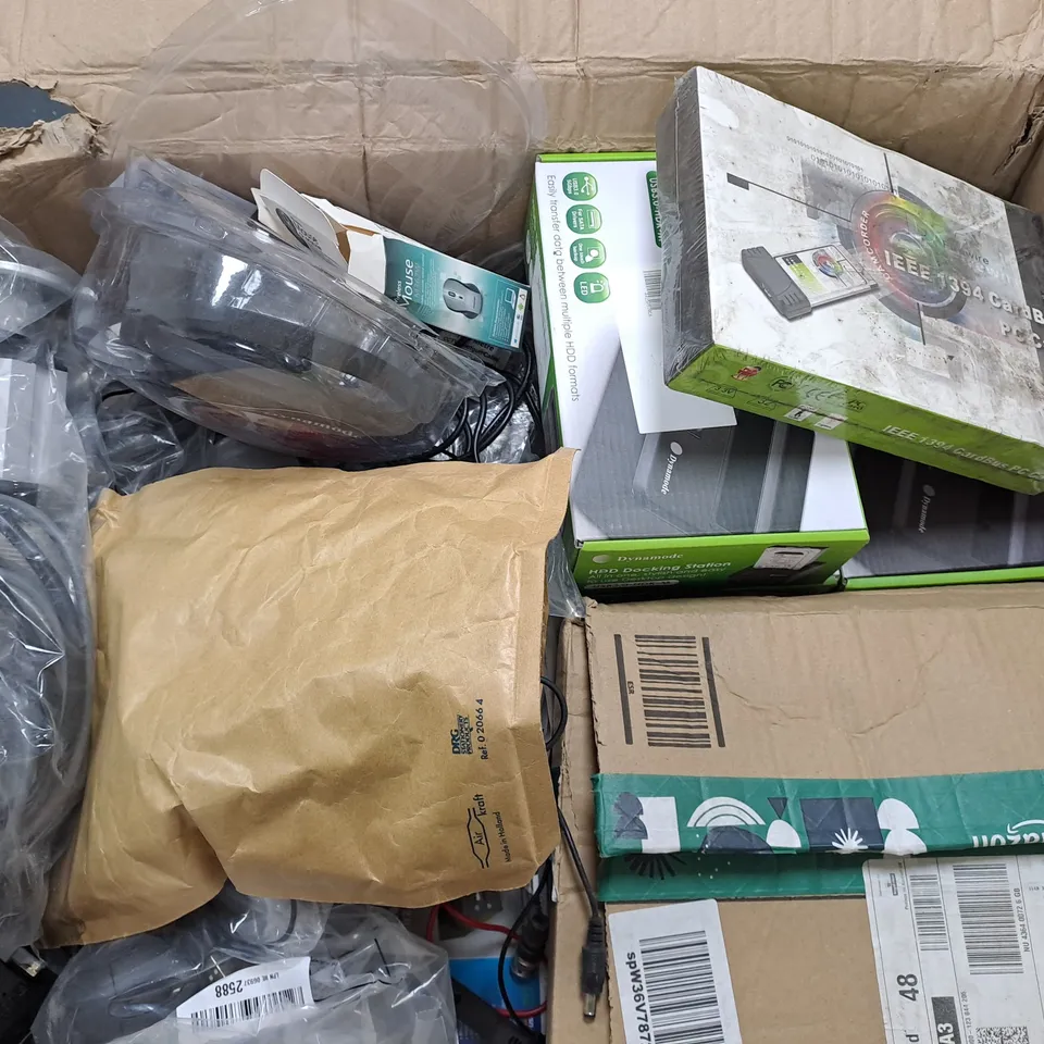 APPROXIMATELY 30 ASSORTED ITEMS TO INCLUDE CCTV CAMERA, HDD DOCKING STATION, HEADSET, ETC - COLLECTION ONLY