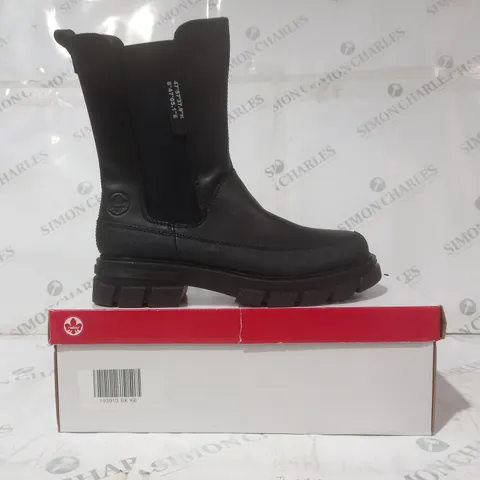 BOXED PAIR OF RIEKER CHELSEA BOOTS IN BLACK SIZE 6