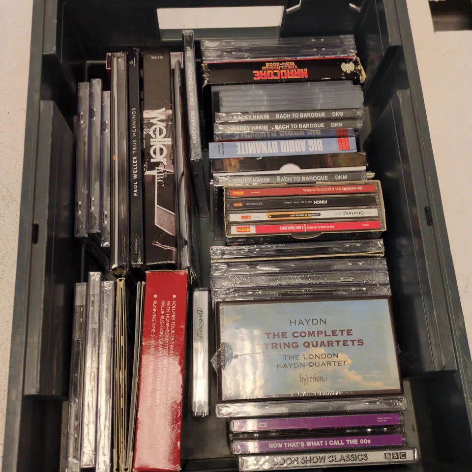 BOX CONTAINING A MIX OF APPROXIMATELY 20 CD'S INCLUDING PAUL WELLER, BAND ON THE RUN, THATS WHAT I CALL 2000'S
