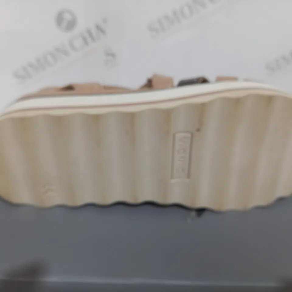 VIONIC KELLYN SANDAL IN PINK - SIZE 4.5