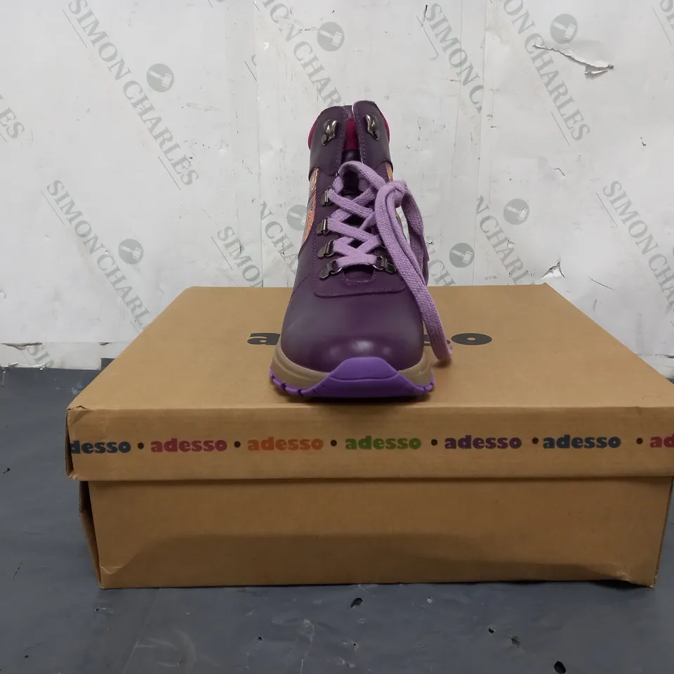 BOXED PAIR OF ADESSO ANKLE BOOTS IN PURPLE SIZE/MULTI SIZE 6