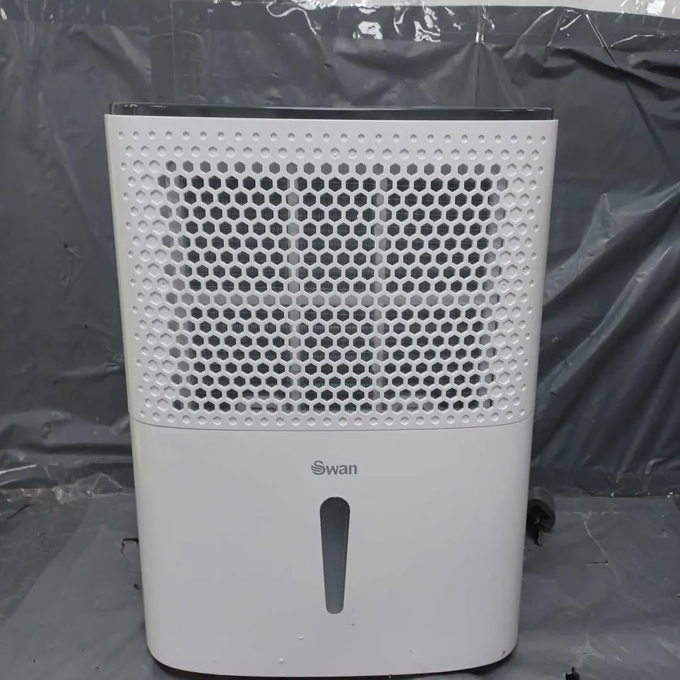 SWAN 10-LITRE DEHUMIDIFIER - WHITE RRP £99.99