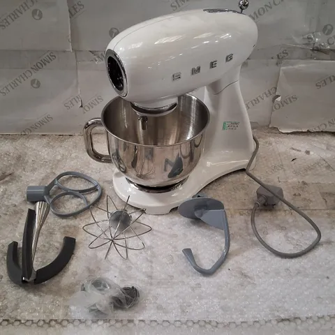 SMEG SMF03WHUK WHITE SRAND MIXER 