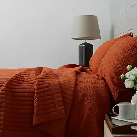 COZEE HOME CHANNEL STITCH SUMMER WEIGHT BEDSPREAD SIZE RUST 250X260CM