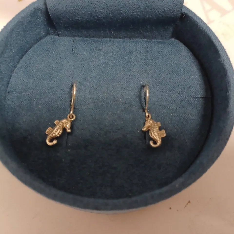 SILVER SEAHORSE DANGLE EARRINGS