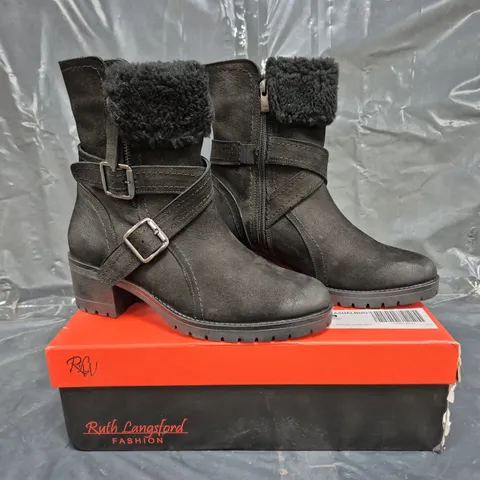 BOXED PAIR OF RUTH LANGSFORD CASUAL BOOTS IN BLACK SIZE 5