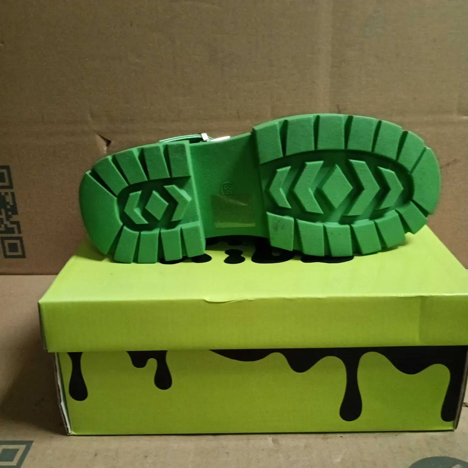 KOI KIDZ LIL TIRA CHEEKY FROG MARY JANE SHOES GREEN SIZE 2