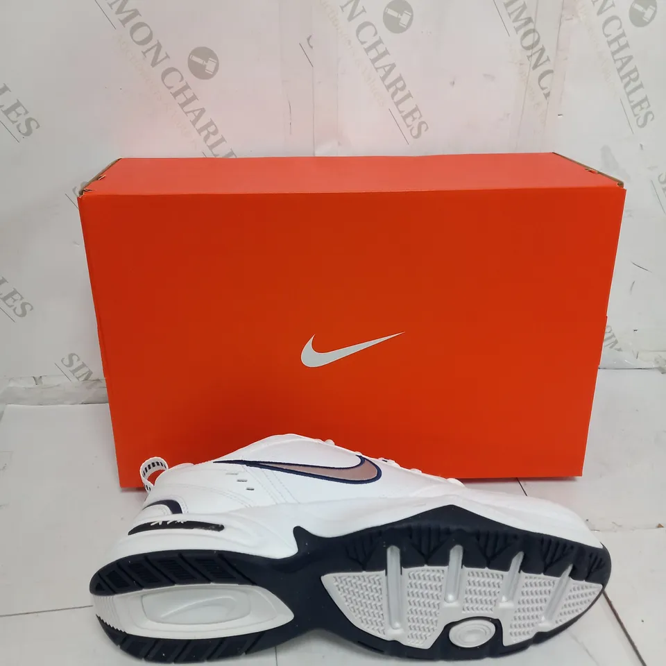 BOXED PAIR OF NIKE AIR MONARCH IV WHITE UK 11 