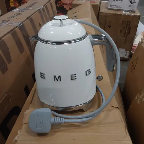 BOXED SMEG RETRO 50'S STYLE JUG KETTLE