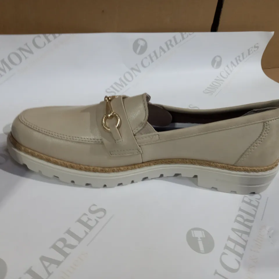 RIEKER BEIGE LOAFER SIZE 7.5